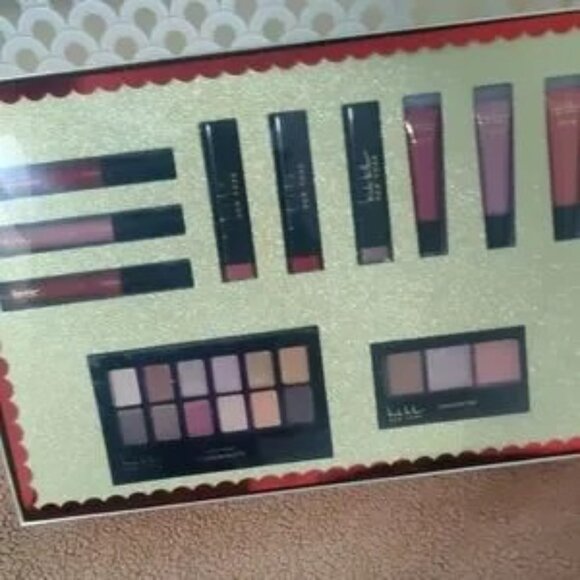 Nicole Miller Silver and Gold Complete Cosmetic Set - Picture 8 of 8